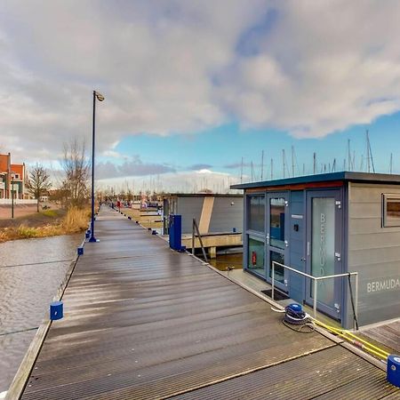 Modern Houseboat In Marina Of Volendam Hotel Eksteriør billede
