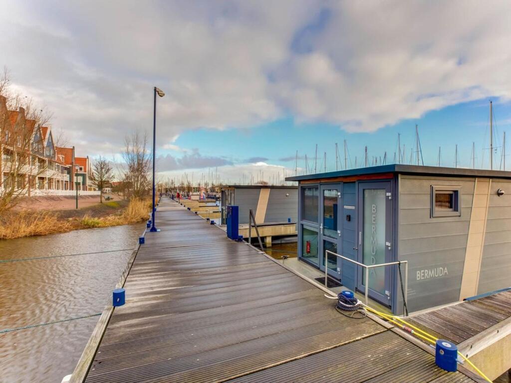 Modern Houseboat In Marina Of Volendam Hotel Eksteriør billede