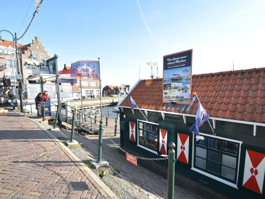 Modern Houseboat In Marina Of Volendam Hotel Eksteriør billede