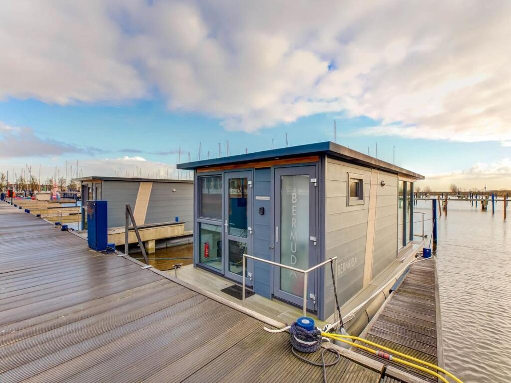 Modern Houseboat In Marina Of Volendam Hotel Eksteriør billede